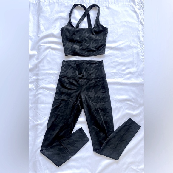 BeachRiot matching set. Hounds tooth top and bottom. Workout leggings and top - Picture 1 of 4